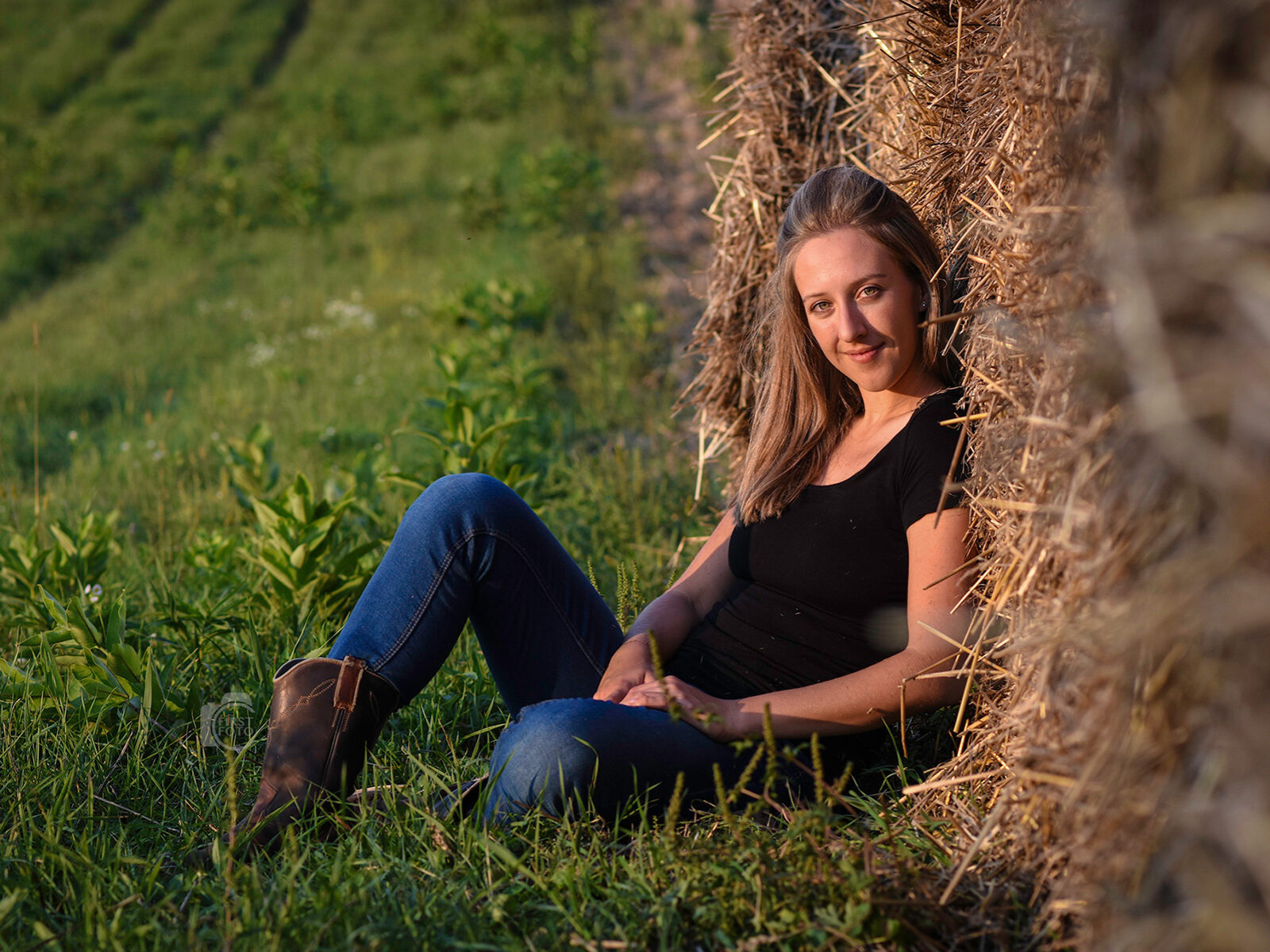 portre_7 lány portré szalmabála naplemente