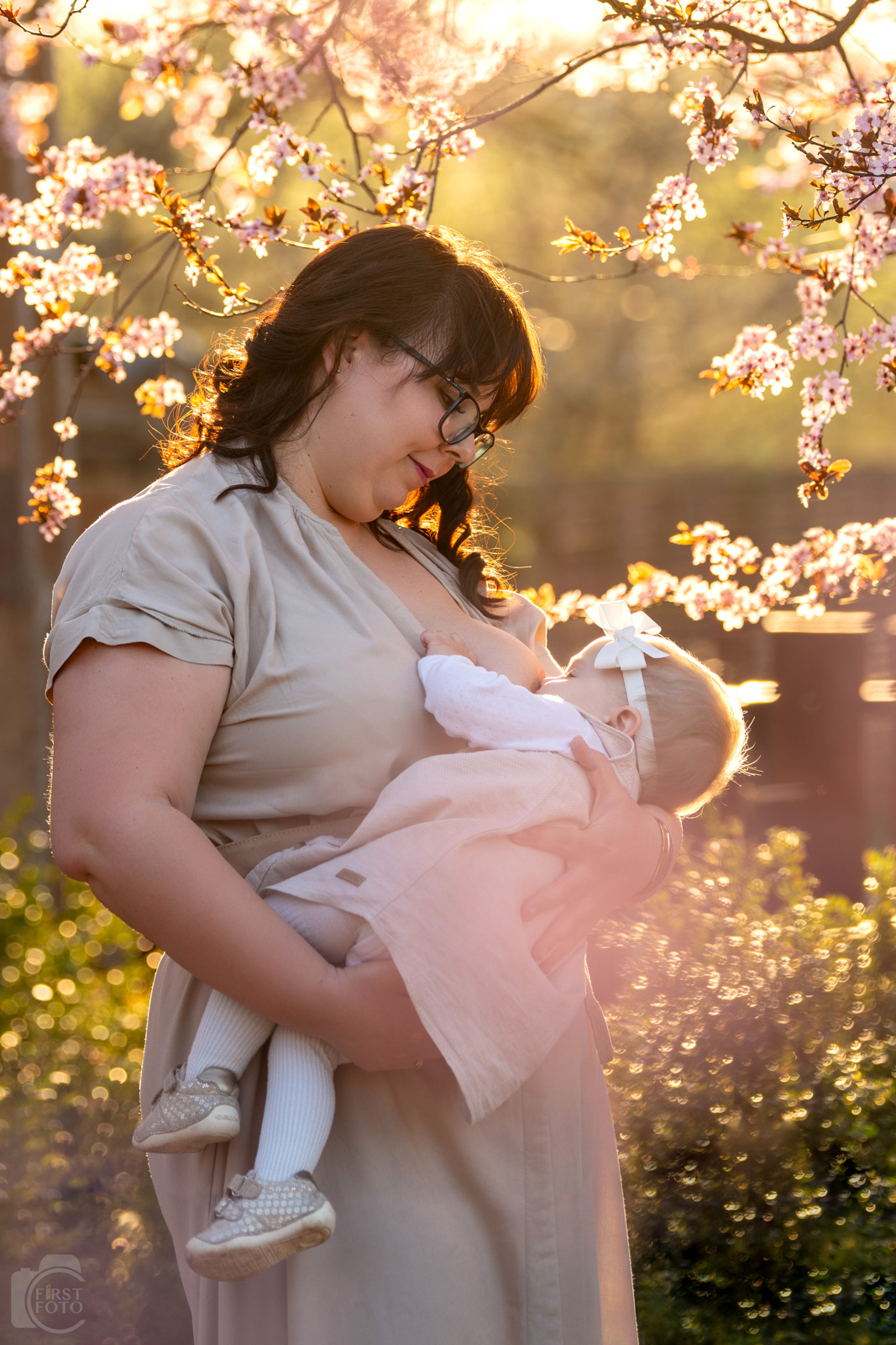 portre_13 anya kismama baba szoptatás anyatej táplálás boldogság portré vérszilva virág