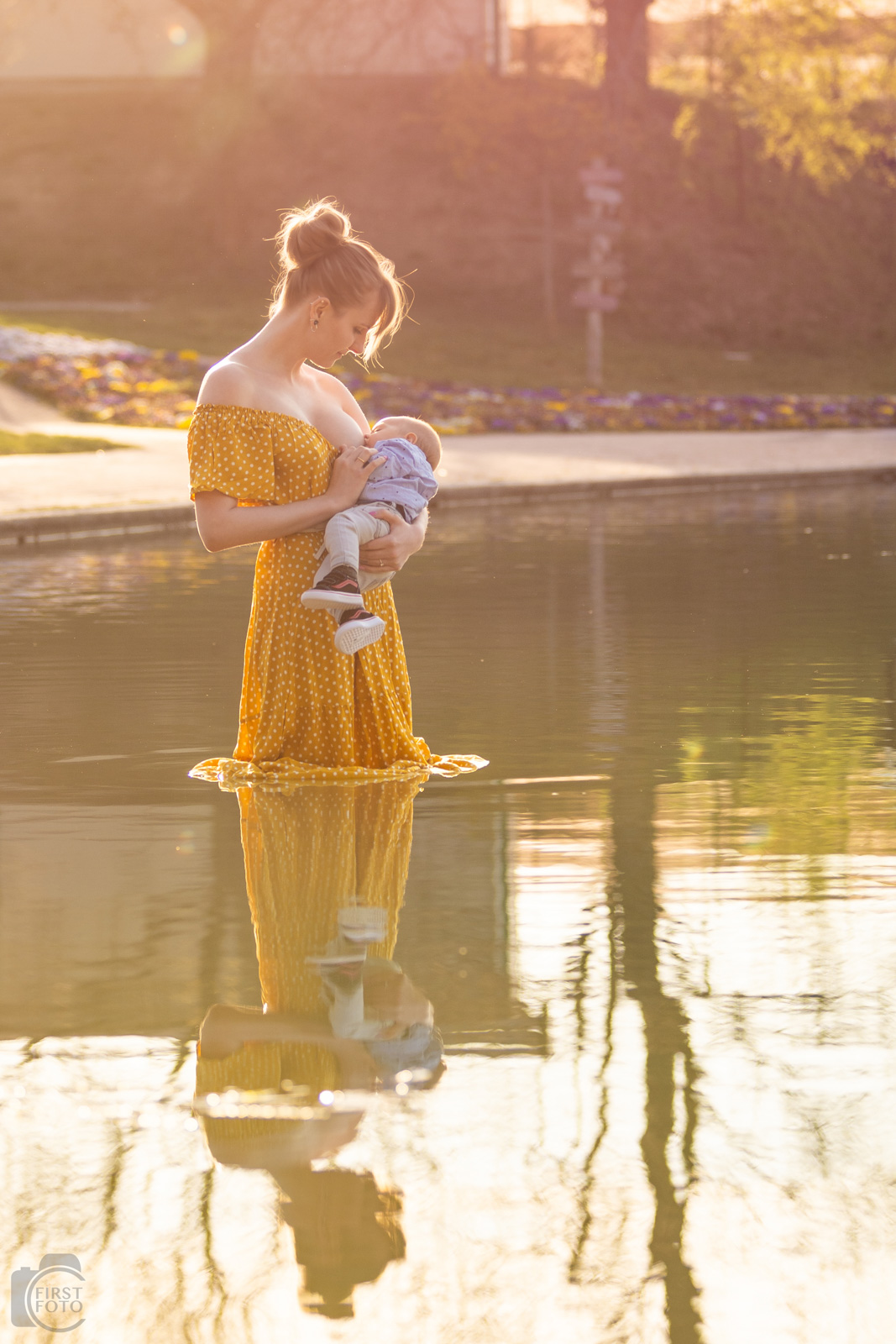 portre_14 anya kismama baba szoptatás anyatej táplálás boldogság portré vízpart