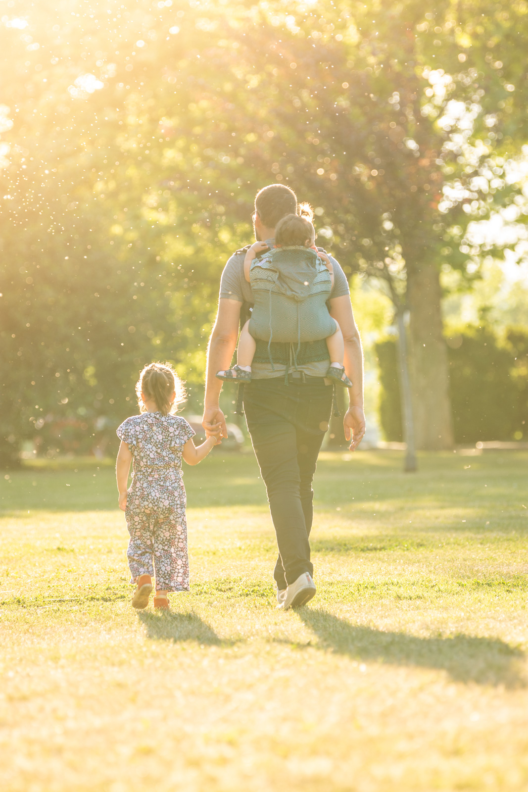 portre_9 apa kismama baba hordozás boldogság portré naplemente